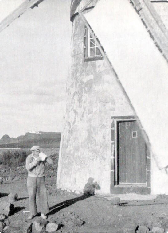 20th century, Beira Mar da Vitória, calling customers with the conch